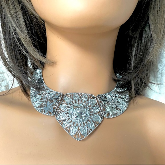 Vintage Jose Barrera for Avon silver-tone Falling Leaves collar necklace - Picture 10 of 14